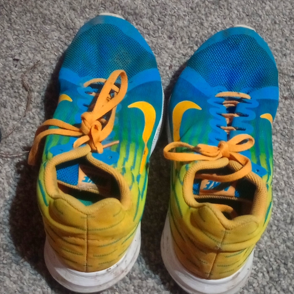 Women's size 6.5 NIKE SHOES